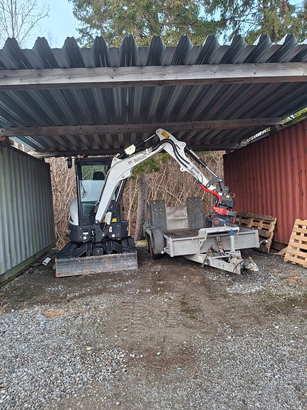 Bobcat E27 med rotortilt, klype, pigg etc til leie 2 of 5