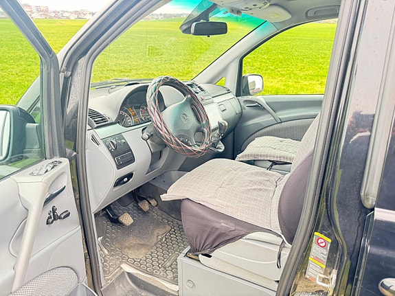 Mercedes-Benz Viano 19 of 21