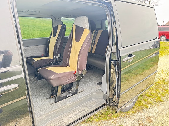 Mercedes-Benz Viano 21 of 21