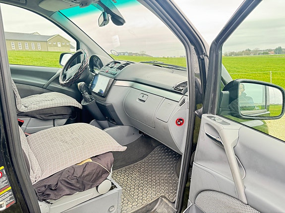 Mercedes-Benz Viano 17 of 21