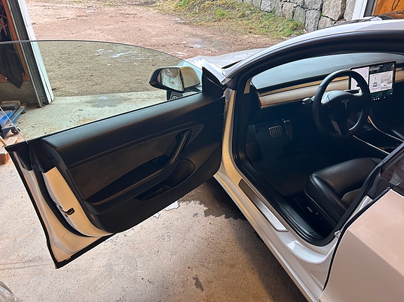 Tesla Model 3 8 of 24