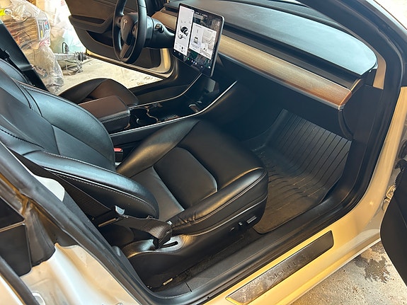Tesla Model 3 11 of 24