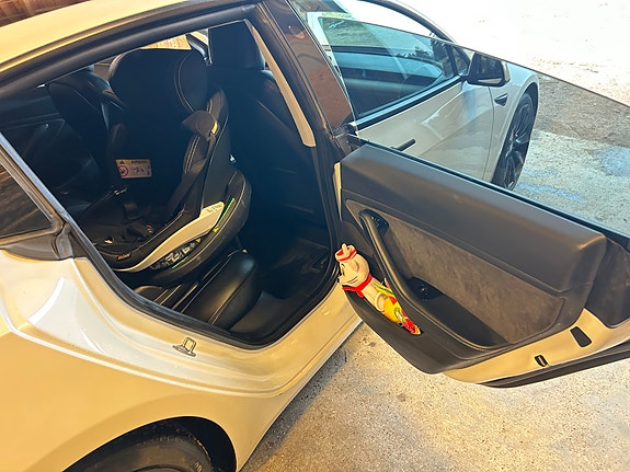 Tesla Model 3 10 of 24