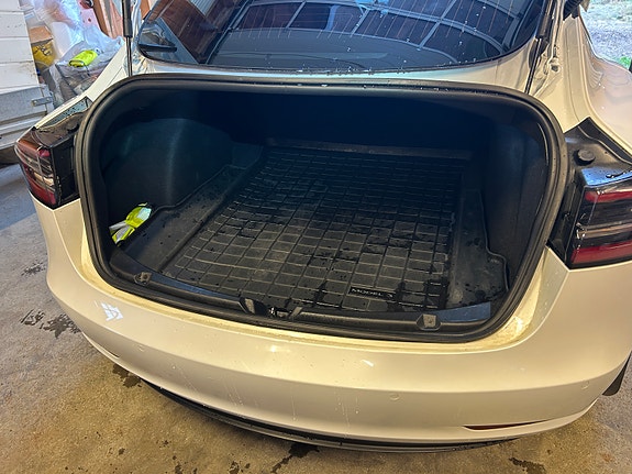 Tesla Model 3 15 of 24