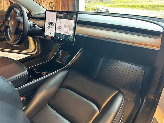 Tesla Model 3 13 of 24