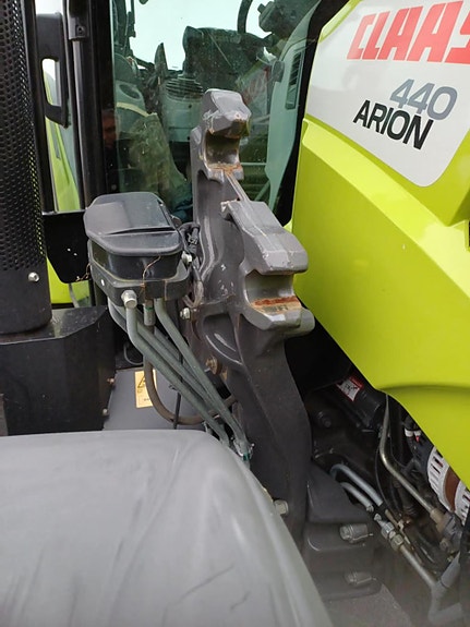 CLAAS Arion 440 4 of 5