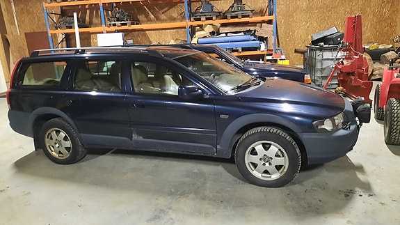Volvo XC70 2 of 10