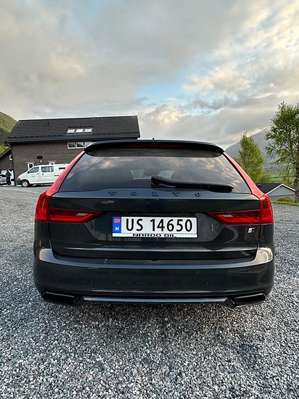 Volvo V90 2 of 27