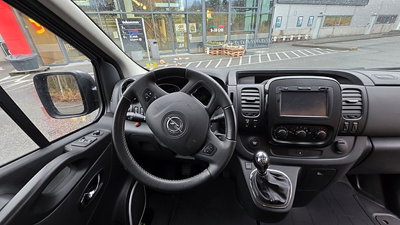 Opel Vivaro 12 of 20