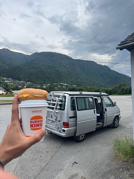 Volkswagen Multivan 7 of 28