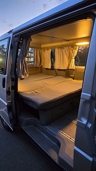 Volkswagen Multivan 14 of 28