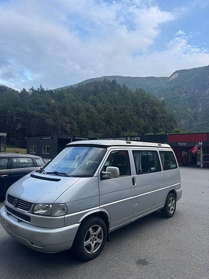 Volkswagen Multivan 4 of 28