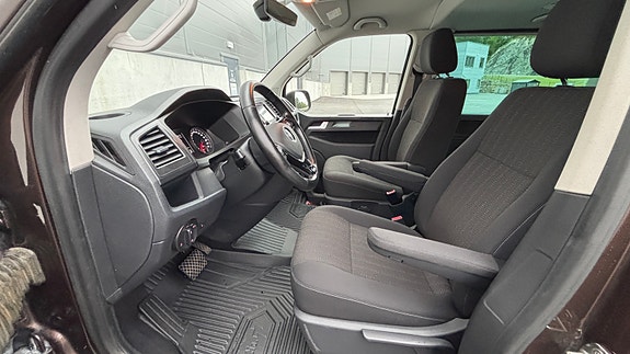 Volkswagen Caravelle 21 of 30