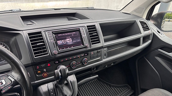 Volkswagen Caravelle 26 of 30