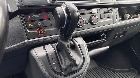 Volkswagen Caravelle 25 of 30