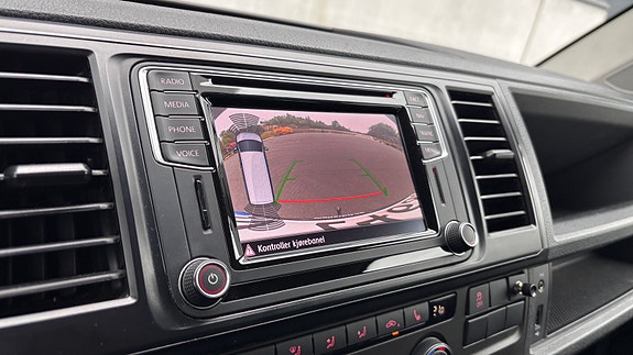 Volkswagen Caravelle 28 of 30