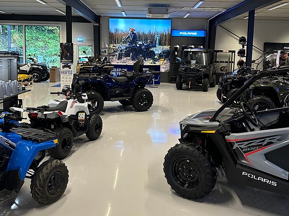 Tøffe maskiner i tøffe lokaler.