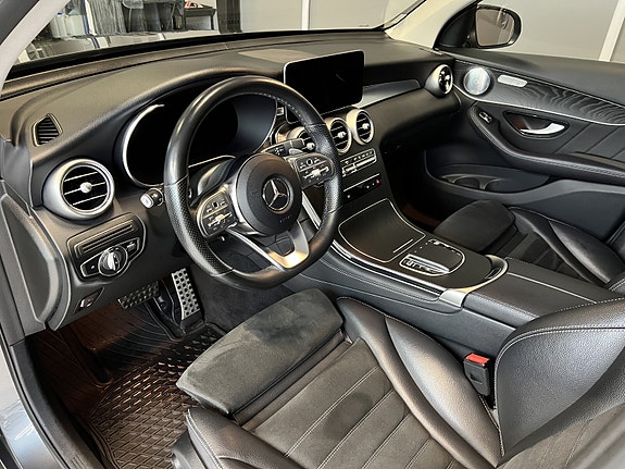 Mercedes-Benz GLC300 e 17 of 29