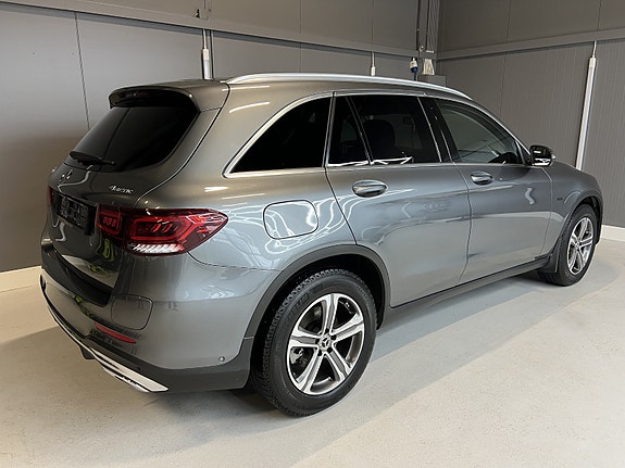 Mercedes-Benz GLC300 e 6 of 29