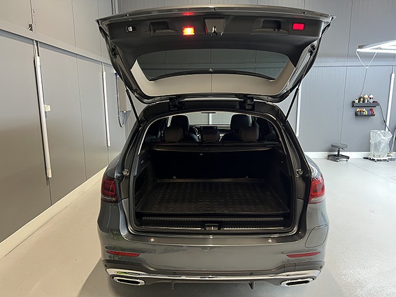 Mercedes-Benz GLC300 e 12 of 29