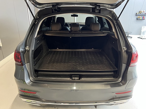 Mercedes-Benz GLC300 e 11 of 29