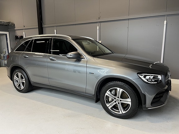 Mercedes-Benz GLC300 e 9 of 29