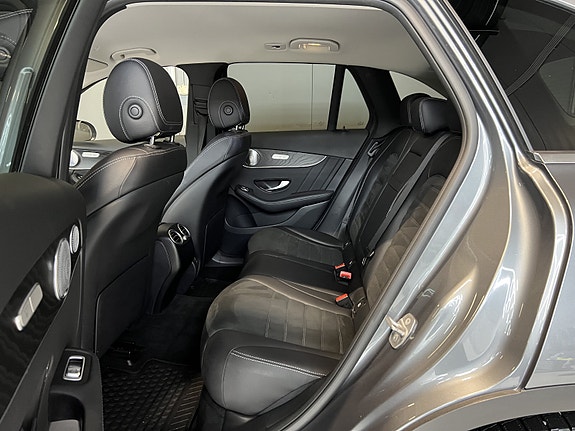 Mercedes-Benz GLC300 e 24 of 29