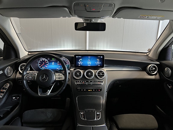 Mercedes-Benz GLC300 e 18 of 29