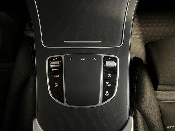 Mercedes-Benz GLC300 e 26 of 29