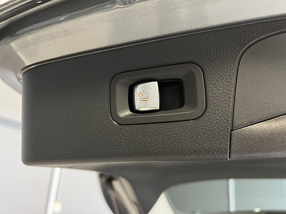 Mercedes-Benz GLC300 e 15 of 29