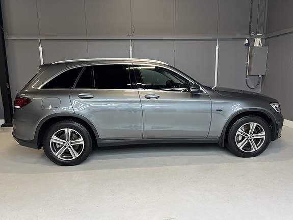 Mercedes-Benz GLC300 e 8 of 29