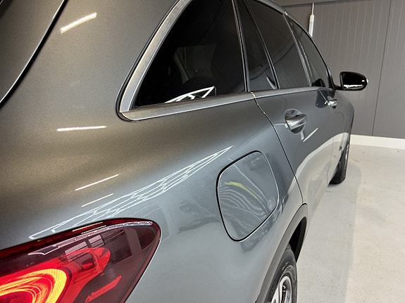 Mercedes-Benz GLC300 e 14 of 29