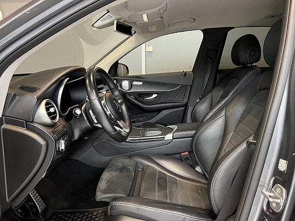 Mercedes-Benz GLC300 e 16 of 29