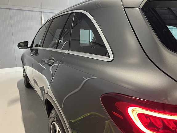 Mercedes-Benz GLC300 e 13 of 29