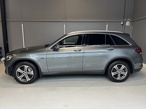 Mercedes-Benz GLC300 e 4 of 29