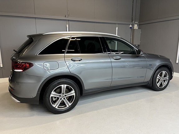 Mercedes-Benz GLC300 e 7 of 29