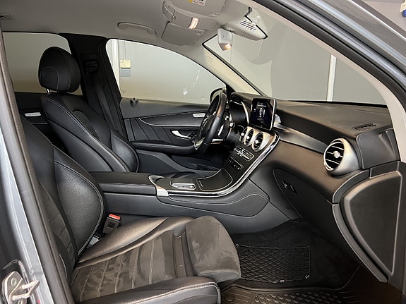 Mercedes-Benz GLC300 e 23 of 29