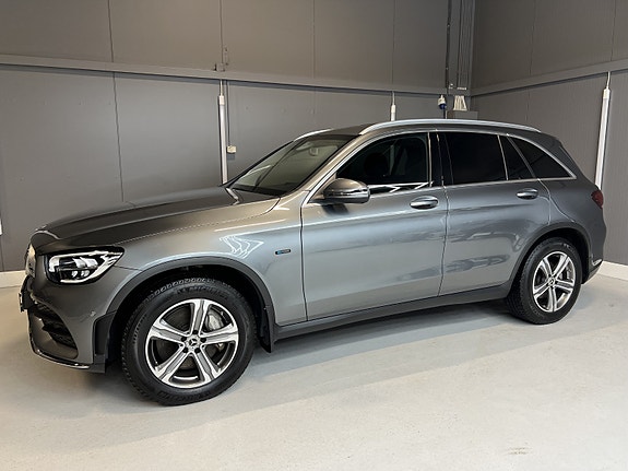 Mercedes-Benz GLC300 e 3 of 29