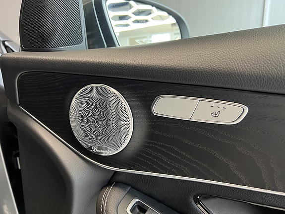Mercedes-Benz GLC300 e 27 of 29