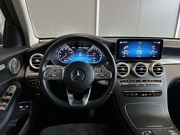 Mercedes-Benz GLC300 e 19 of 29