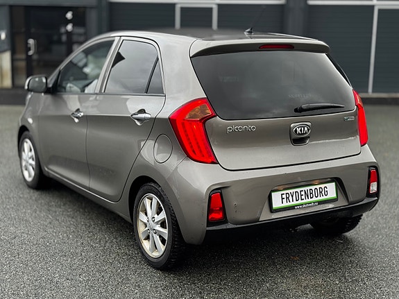 Kia Picanto 3 of 5