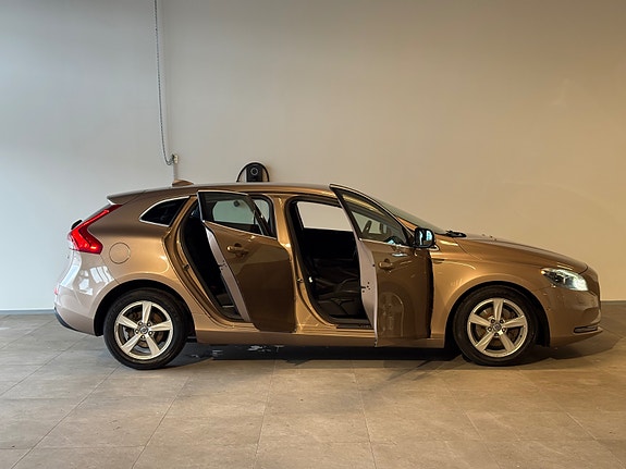 Volvo V40 12 of 29