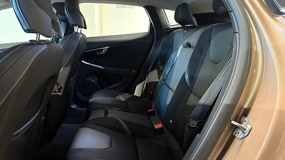 Volvo V40 25 of 29