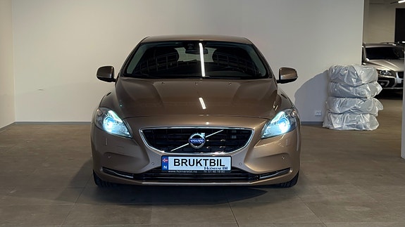 Volvo V40 2 of 29