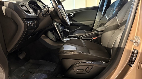 Volvo V40 10 of 29