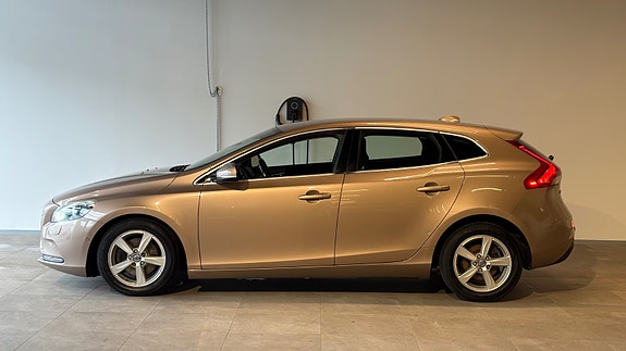 Volvo V40 3 of 29