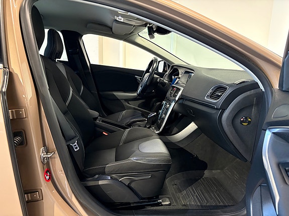 Volvo V40 13 of 29