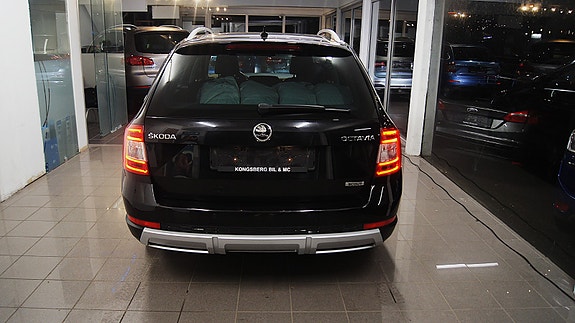 Skoda Octavia Scout 3 of 5