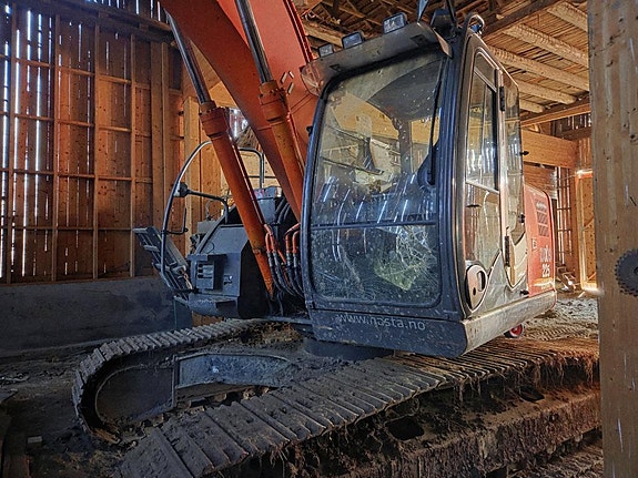 Hitachi Zx225 2 of 5