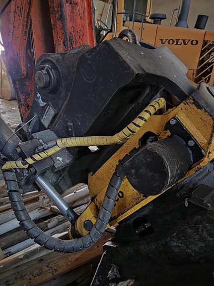 Hitachi Zx225 7 of 27